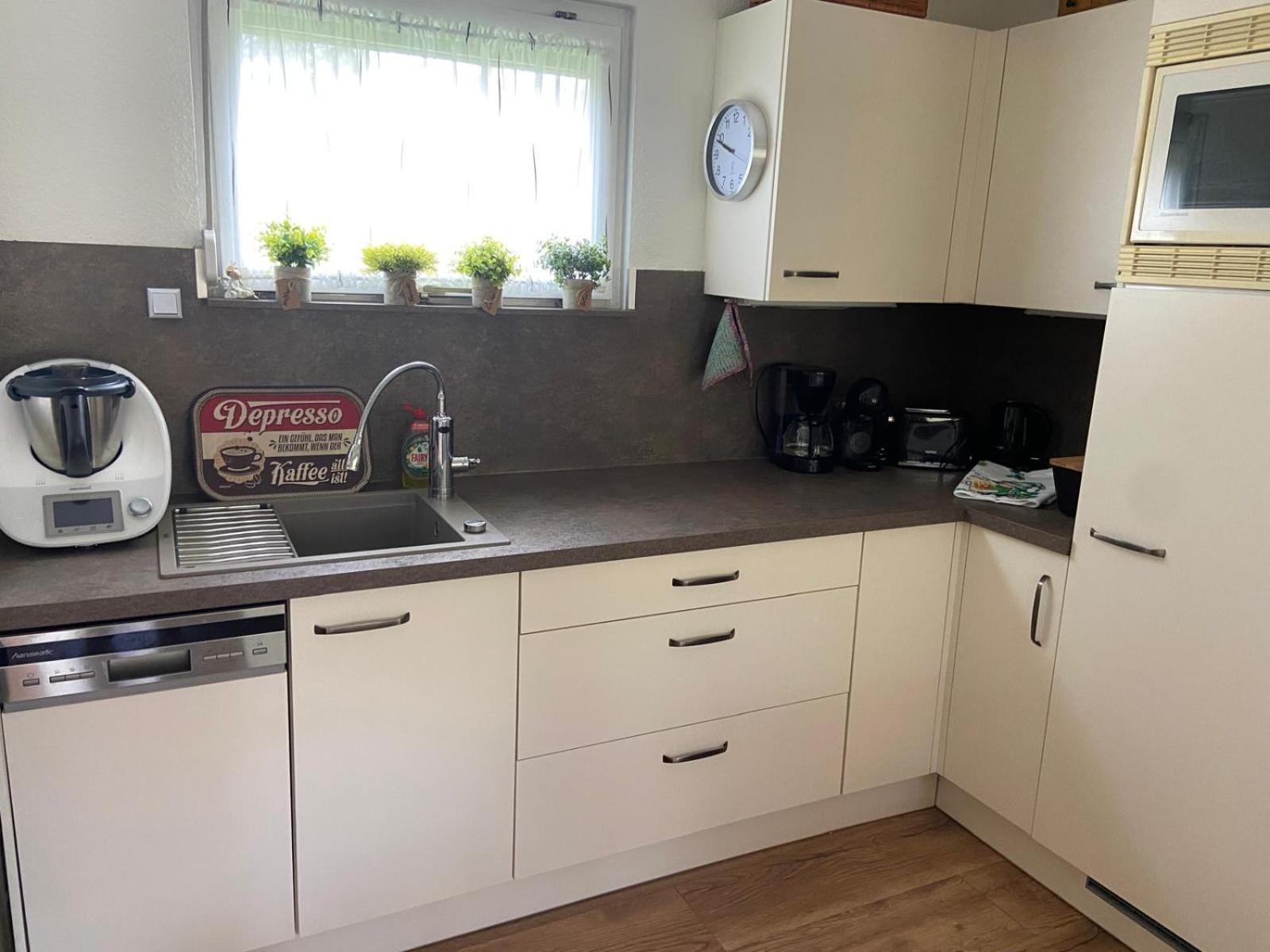 Erfurt-gemuetlich-sonnig-kueche-bad-garten-parken-pool-sauna-wlan-carogruen Apartment *