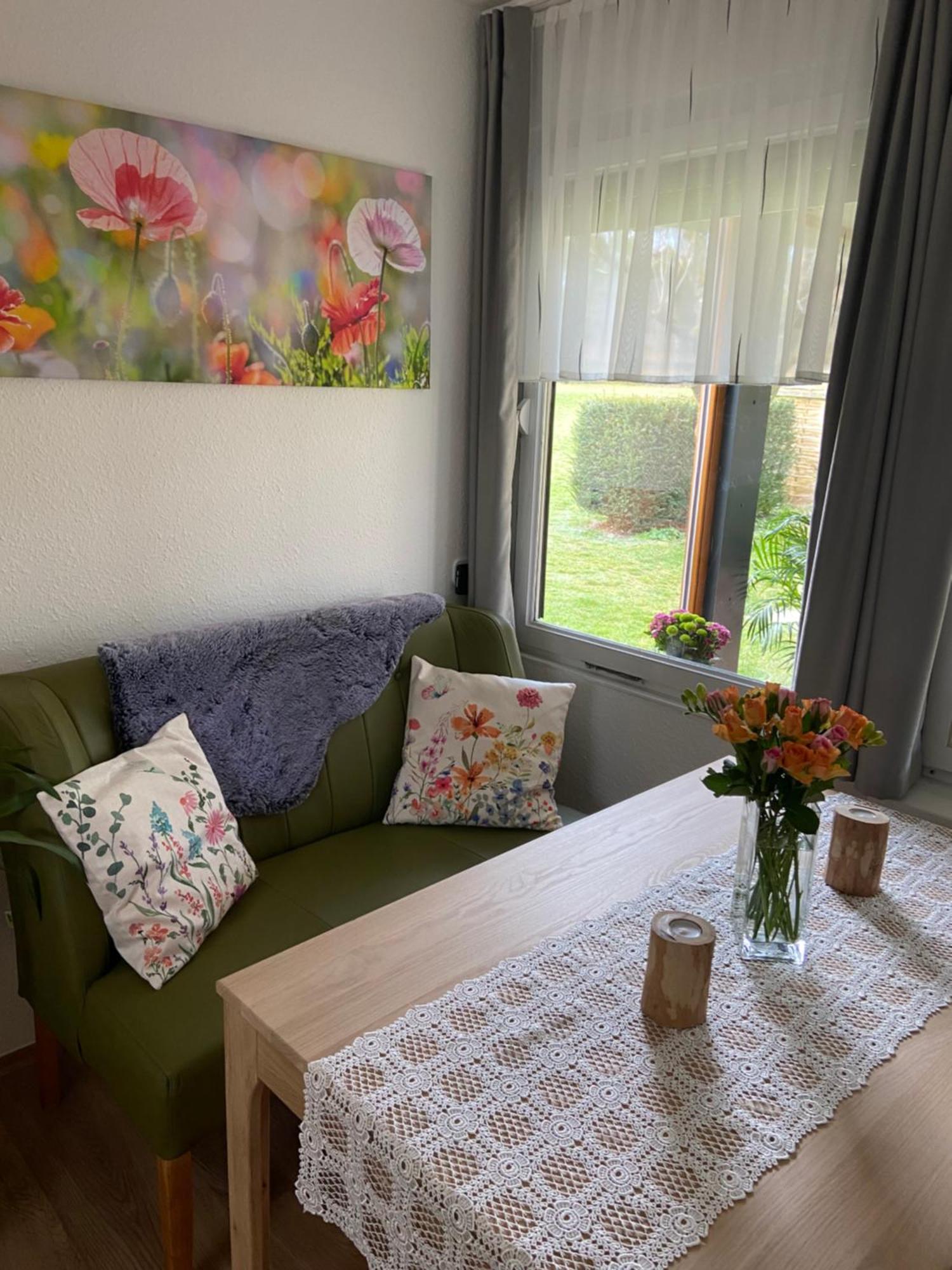 Erfurt-gemuetlich-sonnig-kueche-bad-garten-parken-pool-sauna-wlan-carogruen
